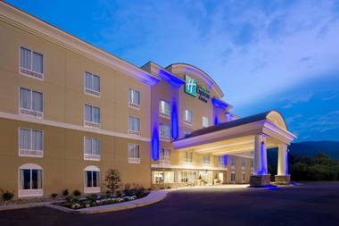 Holiday Inn Express & Suites Caryville an IHG Hotel