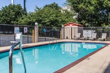 Comfort Inn & Suites Hamilton Place