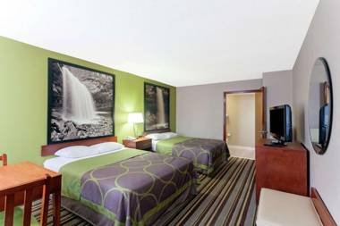 Super 8 by Wyndham Clarksville Northeast