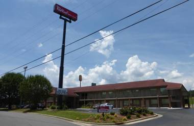 Red Roof Inn & Suites Cleveland TN