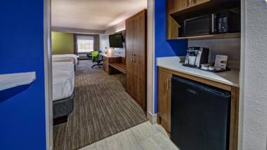 Holiday Inn Express & Suites Crossville an IHG Hotel