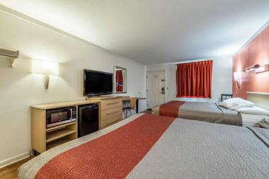 Motel 6-Gatlinburg TN - Smoky Mountains