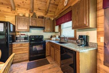 Fawn Cabin 1 Bedroom Sleeps 4 Hot Tub Private Pets Gas Fireplace