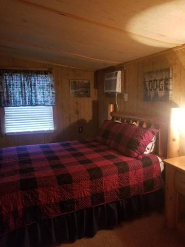 Arrow Creek Camp and Cabins