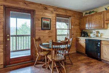 Annie’s Smoky View 2 Bedrooms Hot Tub Pool Table Views Sleeps 6