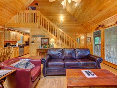 Bear’s Corner 3 Bedrooms WiFi Pool Table Hot Tub WiFi Sleeps 10