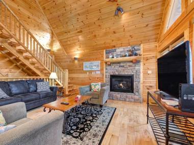 Truly Blessed 3 Bedrooms Hot Tub Sleeps 10