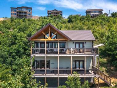 Hello Smokys 2 Bedrooms Sleeps 6 Hot Tub Games Views Pool Access