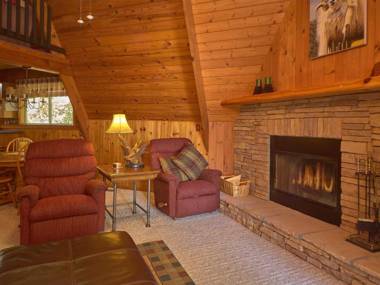 Sweet Blessings 2 Bedroom Pool Access WiFi Fireplace Views Sleeps 6