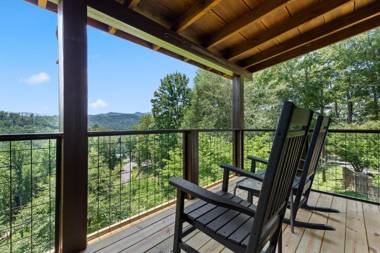 Nestled Inn 1 Bedroom Secluded WiFi Jetted Tub Sleeps 2