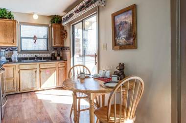 God's View 2 Bedrooms Pet Friendly Mountain View Hot Tub Sleeps 4