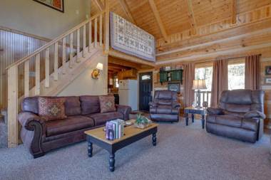 Sweet Surrender 1 Bedroom Hot Tub WiFi Sleeps 2