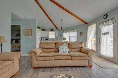 Puppies Hollow 2 Bedrooms Pets WiFi Pool Access Fireplace Sleeps 4