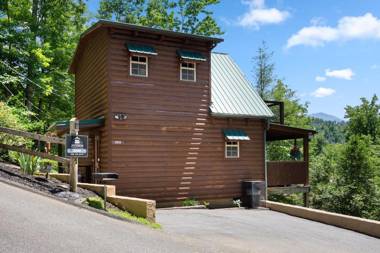 Silver Moon 1 Bedroom Mountain View Hot Tub WiFi Sleeps 2