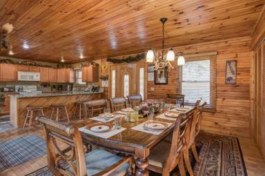 The Moose is Loose 4 Bedrooms Mountain View Hot Tub Sleeps 10