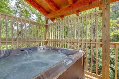 Lovers' Hideaway 1 Bedroom Jetted Tub Private Pool Table Sleeps 4