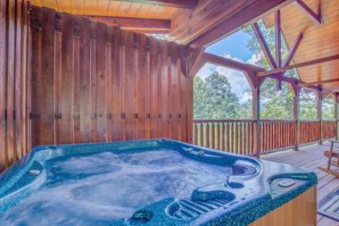 Hemlock Manor 3 Bedrooms Sleeps 10 WiFi Game Room Hot Tub Fireplace