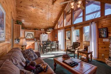 Blue Mist View 2 Bedrooms Sleeps 6 Hot Tub Pool Access HDTV Fireplace