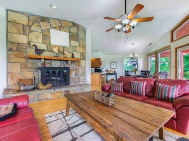 High Cotton 3 Bedroom Hot Tub Mountain View Sleeps 6 Pet Friendly
