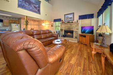Mountain Hideaway 1 Bedroom Sleeps 2 Wood Fireplace WiFi Pool Table
