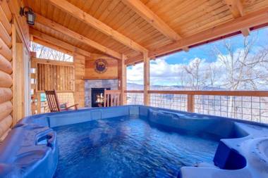 Back to Nature 2 Bedroom Fireplace Hot Tub WiFi Pet Friendly Sleeps 6