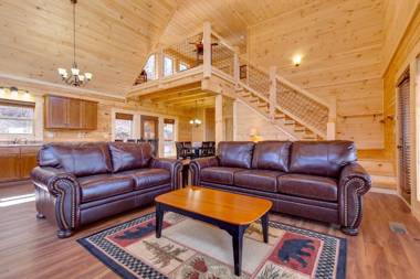 Back to Nature 2 Bedroom Fireplace Hot Tub WiFi Pet Friendly Sleeps 6