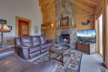 Bearly Heaven 2 Bedrooms Fireplace Hot Tub WiFi Pool Table Sleeps 8