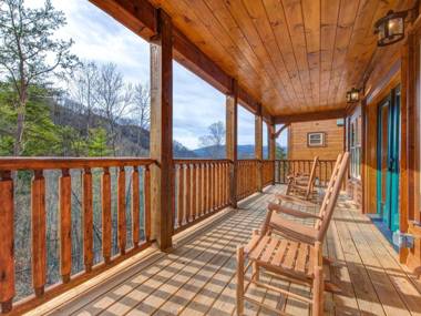Gatlinburg Escape 5 Bedrooms Hot Tub Arcade Game Room Sleeps 16