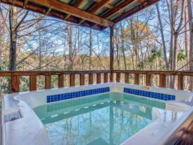 Seclusion Retreat 1 Bedroom Fireplace Hot Tub Sleeps 4