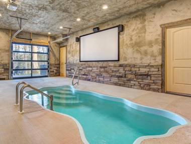 Poolin Around 1 Bedroom Private Heated Indoor Pool Hot Tub Sleeps 4