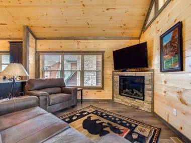 Poolin Around 1 Bedroom Private Heated Indoor Pool Hot Tub Sleeps 4