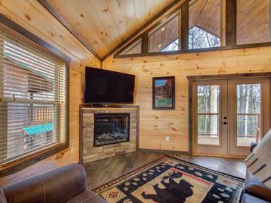 Poolin Around 1 Bedroom Private Heated Indoor Pool Hot Tub Sleeps 4