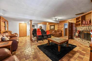 SmokyStays 9 Bedroom Cabin