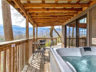 Mountain Treasure 2 BR Pool Access Hot Tub Sleeps 6