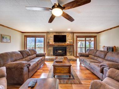 Always an Adventure 4 BRs Hot Tub Theater Game Room Pets Sleeps 15