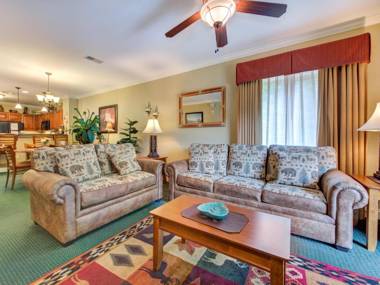 City Bear 2BR Pool Spa Downtown Gatlinburg Sleeps 6