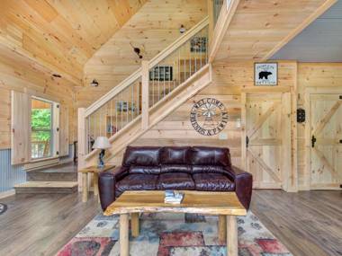 Bearly Hidden 1 Bedroom Loft Resort Pool Hot Tub Fireplace Sleeps 5