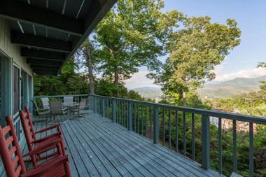 A Bears View Breathtaking Views Hot Tub Game Room and HOA Swimming Pools