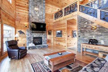 Majesty Lodge with Mtn View Hot Tub and Game Room