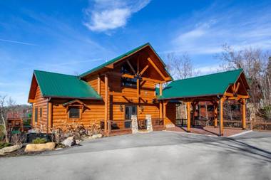 Majesty Lodge with Mtn View Hot Tub and Game Room