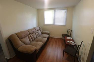 Quaint 3 Bedroom 1.5 Bath House to Yourself!!!