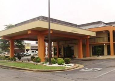 Econo Lodge Inn and Suites - Jackson