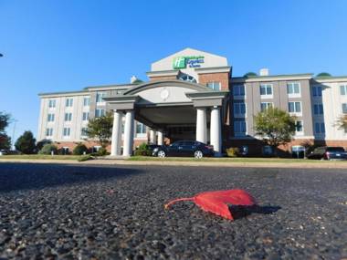 Holiday Inn Express Hotel & Suites Millington-Memphis Area an IHG Hotel