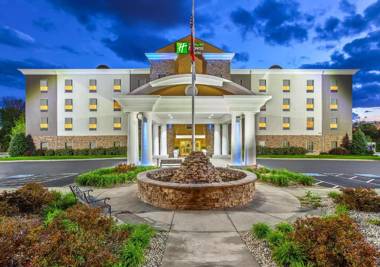 Holiday Inn Express & Suites Morristown an IHG Hotel