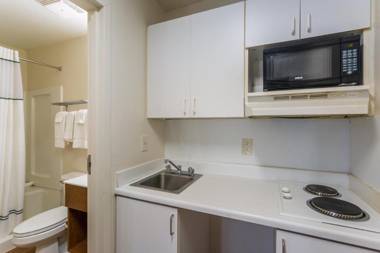 HomeTowne Studios by Red Roof Nashville - Airport/Briley Pkwy