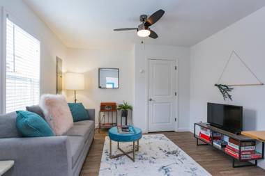 Southbound Stays - Little House