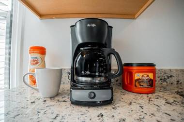 Special! 2 King Bedroom Condo Minutes to Broadway!