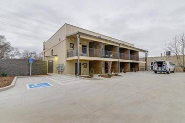 Cozy & Convenient 1 BR Apt! Minutes to Downtown!