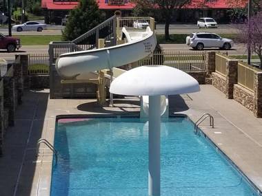 Colonial House Motel