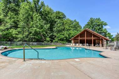 Pure Indulgence 2 Bedrooms Hot Tub Pool Access Theater Room Sleeps 10
